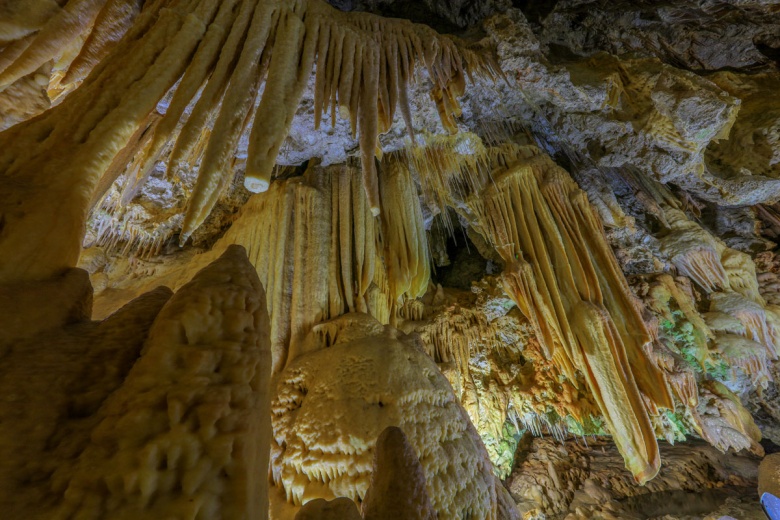 Antalya'da İki Katlı Zeytintaş Mağarası Ziyaretçilerini Bekliyor