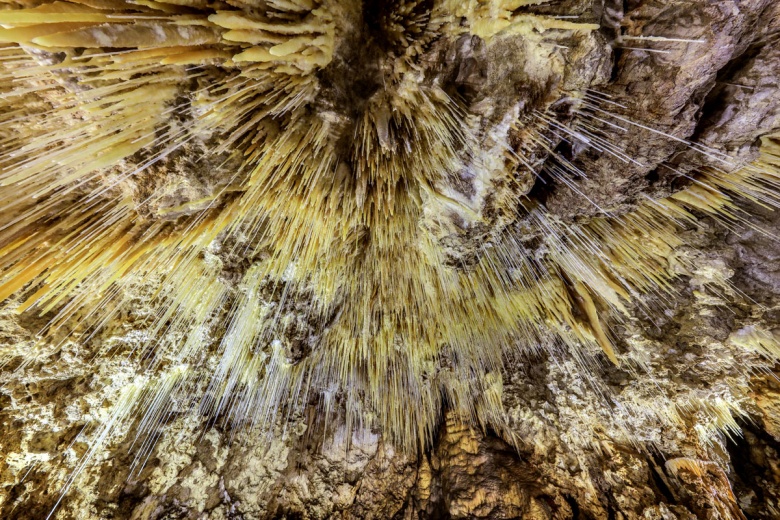 Antalya'da İki Katlı Zeytintaş Mağarası Ziyaretçilerini Bekliyor