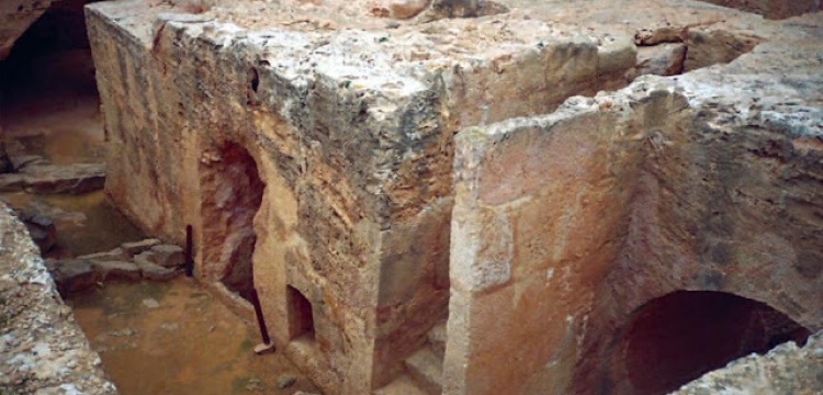 Kıbrıs'ta muhtemelen Batlamyus prensine ait mezar bulundu