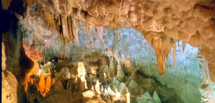 Ballıca Mağarası yerli turistlerin akınına uğruyor