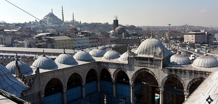 Yeni Cami'nin minareleri hasarlı çıktı