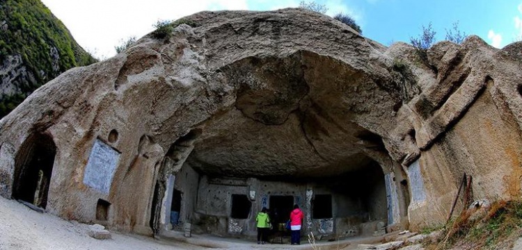 Çin'in kuzeyinde Türklerin yaşadığı mağara