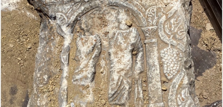Afyonkarahisar'da mezar steli yakalandı