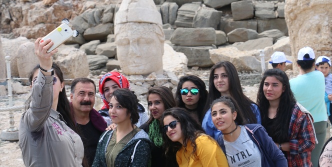 Nemrut Dağına güneşi görmeye geldiler