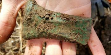 Norveçteki tesadüfi arkeolojik keşifte 3 bin yıllık silahlar bulundu