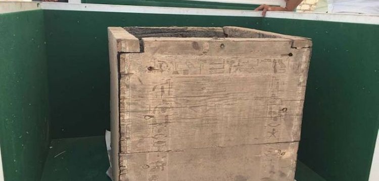 Firavun mezarında ahşap kutu bulundu