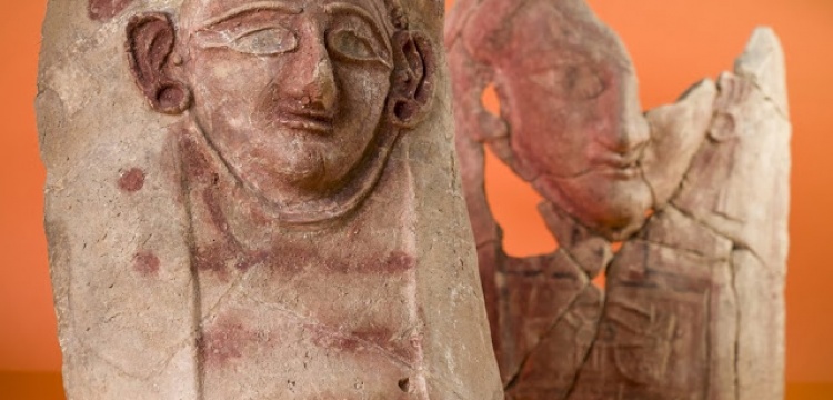 Antik çöplükte 2.4000 yıllık seramik kadın başları bulundu