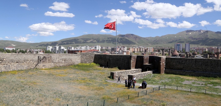 Erzurum Kalesi'nin iç kısmı da restore edilecek