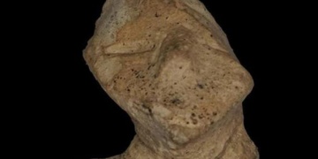 Arkeolog tarlada yürürken 7 Bin yıllık figür buldu