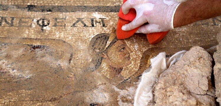Perge Antik Kentinde 1800 Yıllık Mozaik Bulundu