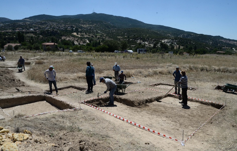 Uşak'taki 2 bin yıllık sembolik mezarlar