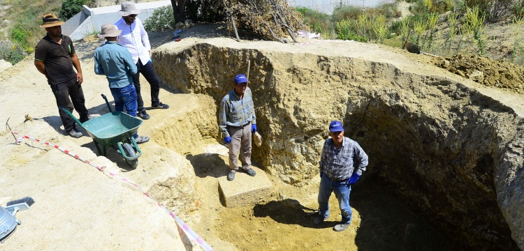 Uşak'ta arkeologları şaşırtan iskeletsiz mezarlar