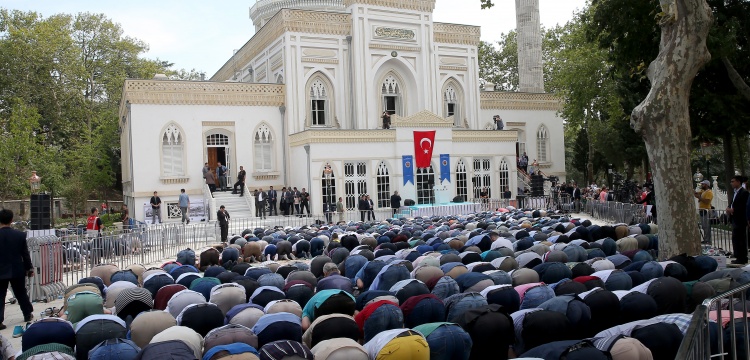 Yıldız Hamidiye Camisi ibadete açıldı