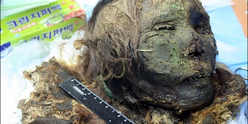 Sibiryada kirpikleri dahi bozulmadan mumyalaşmış kadın bulundu