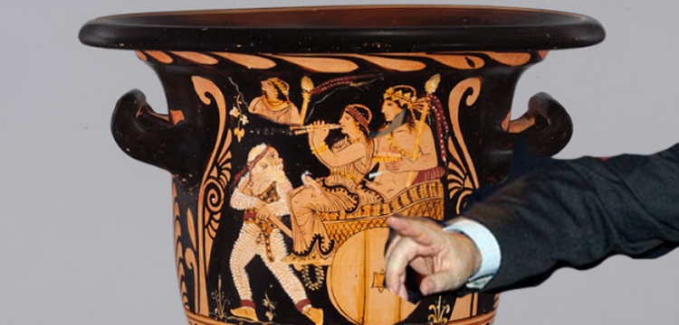 ABD, çalıntı Antik Yunan vazosunu İtalya'ya iade etti