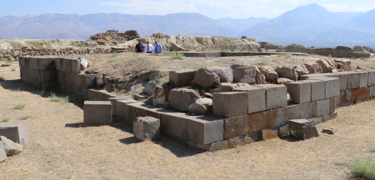 Arkeoloji kazılarına 35 yıl ara verilen kale turizme hazırlanıyor