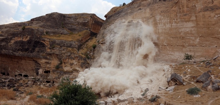 Valilik: Hasankeyf dinamitle değil hidrolik kriko ile yıkılıyor