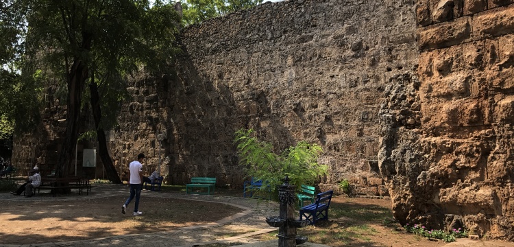 Antalya'nın Kaleiçi surları restore edilecek