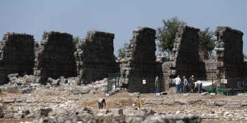 Aspendosun 2 bin yıllık dükkanları bir bir ortaya çıkıyor