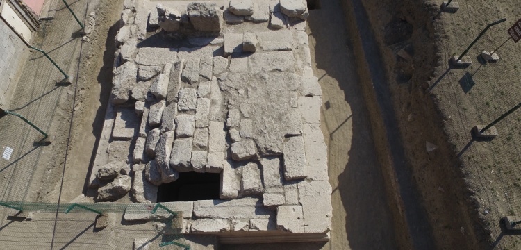Kibyra Antik Kentinde devasa anıt mezar bulundu