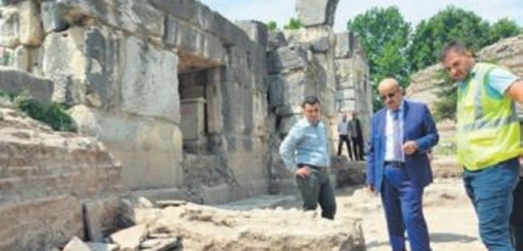 İstanbul Kapı'da 2 bin yıllık tarihi yollara ulaşıldı