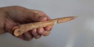 Kemikten yapılmış 7 Bin 500 yıllık bız aleti bulundu