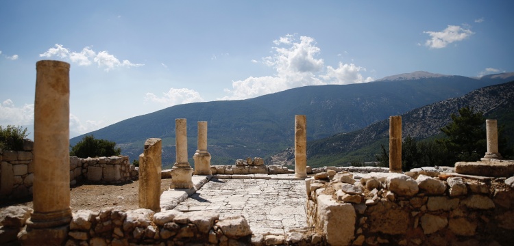 Bin 700 yıllık 8 odalı ve hamamlı villa kalıntısı bulundu