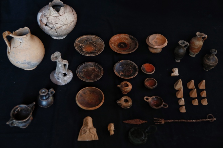 Patara'da bulunan 2 bin 350 yıllık ev eşyaları