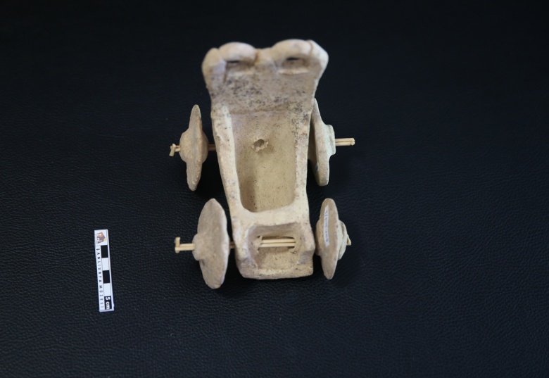 Soğmatar'da beş bin yıllık oyuncak at arabası bulundu