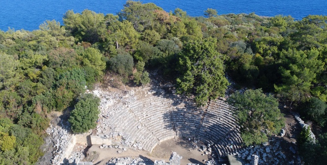 Phaselis Antik Kenti milim milim batıyor