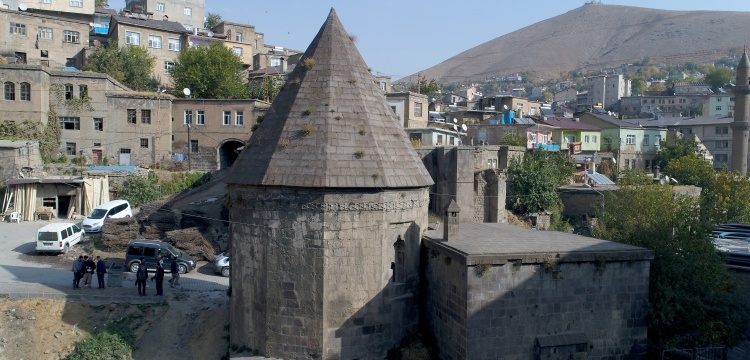 Vadideki şehir Bitlis ziyaretçilerini bekliyor.