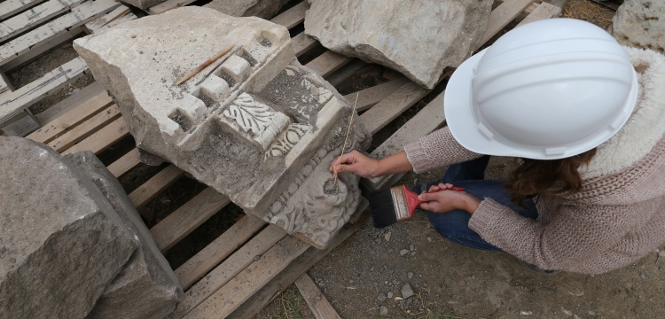 Stratonikeia Antik Kenti taşları tedavi ediliyor