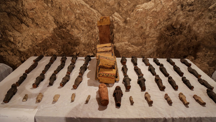 Mısırlı arkeologlar 2 firavun mezarı daha buldu