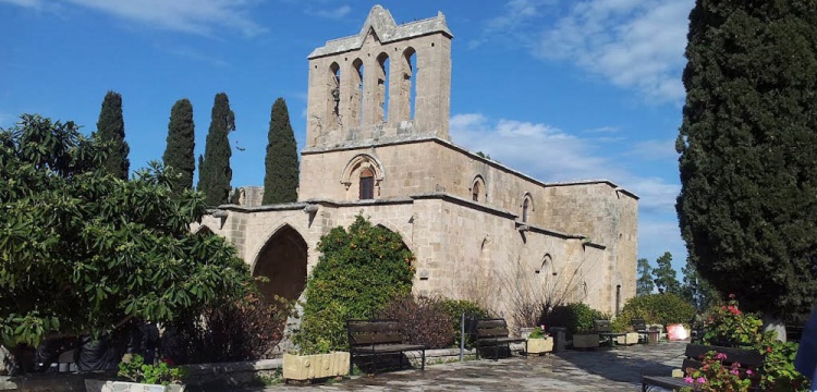 Girne Bellapais Manastırı