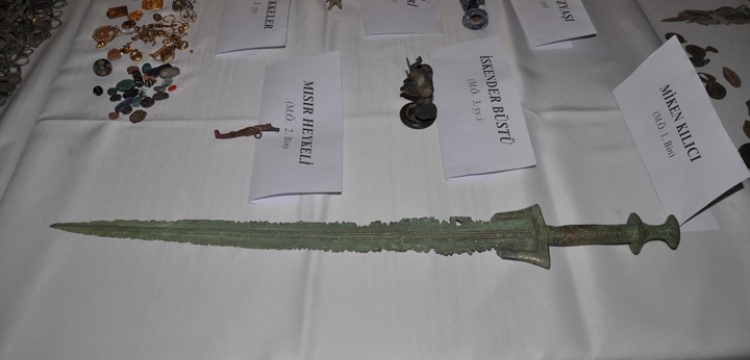 3 bin yıllık Miken kılıcı ve İskender Büstü yakalandı