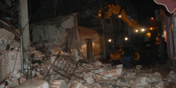 Çanakkalede tescilli tarihi bina çöktü