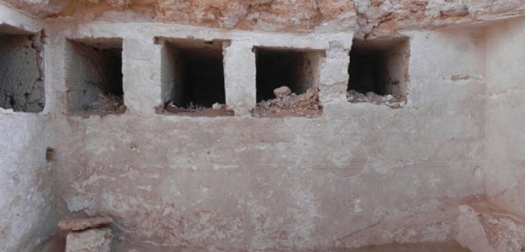 El-Alameyn'de 1800 yıllık kaya mezar bulundu