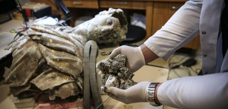 Arkeoloji'nin doktorları tarihi eserleri ayağa kaldırıyor