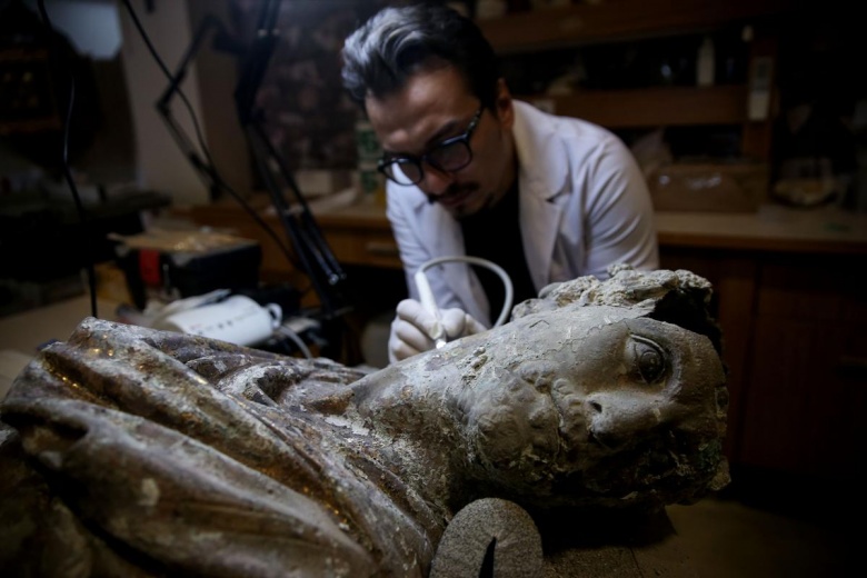 Arkeoloji'nin Doktorları Tarihi Eserleri Tedavi Ediyor
