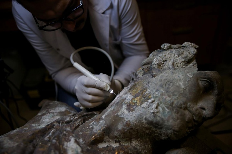 Arkeoloji'nin Doktorları Tarihi Eserleri Tedavi Ediyor