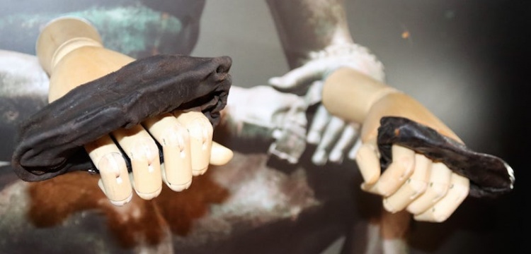 Roma devrinden kalma boks eldivenleri bulundu