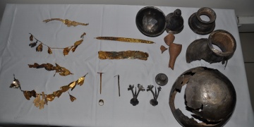 İstanbulda Helenistik devir altın kral tacı ve gümüş urne yakalandı