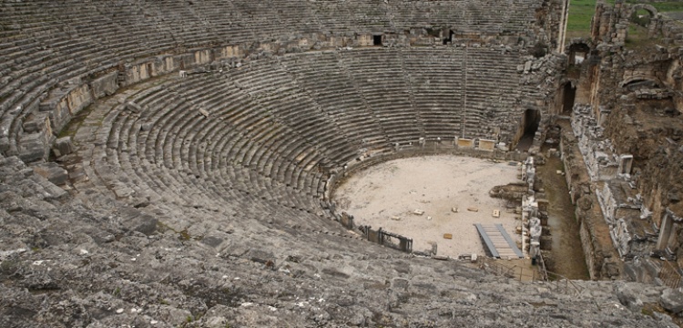 Perge Antik Tiyatrosu restore edilecek