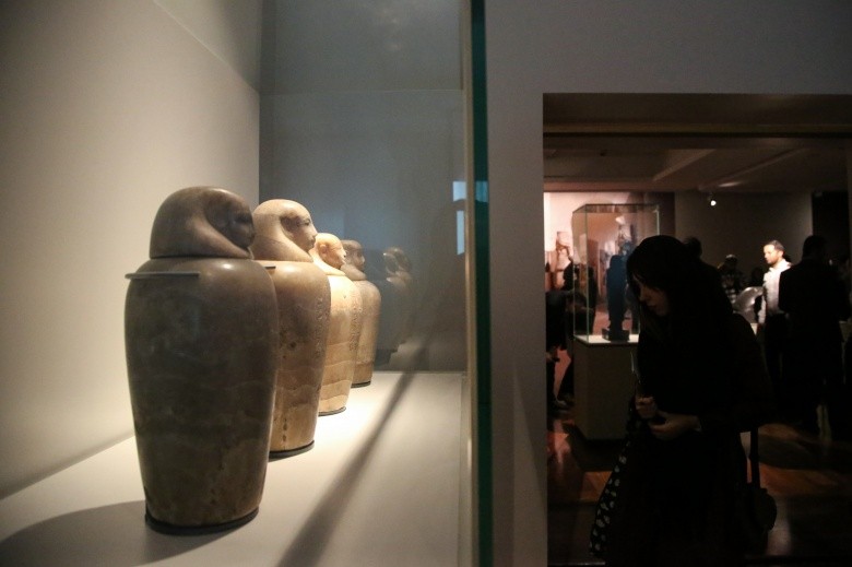 Louvre Müzesi eserleri Tahran'da sergileniyor