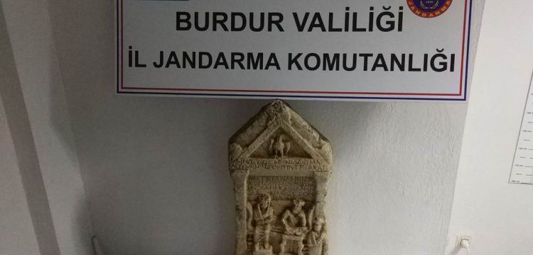 Burdur'da Roma dönemi mezar steli yakalandı