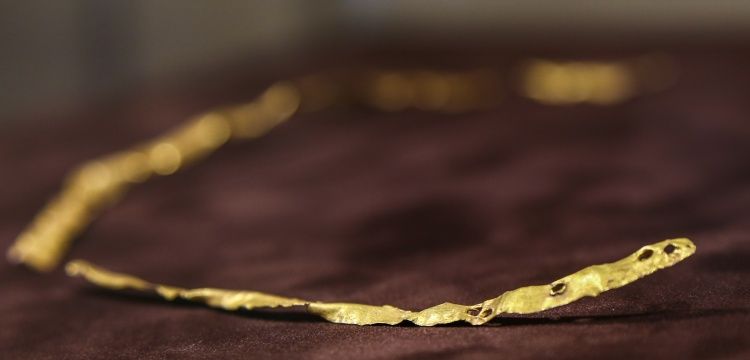 Güney Kafkasya'nın en eski altın takısı ez an 5 bin yıllık