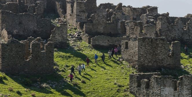 Egenin terk edilen köyleri kapılarını turistlere açıyor