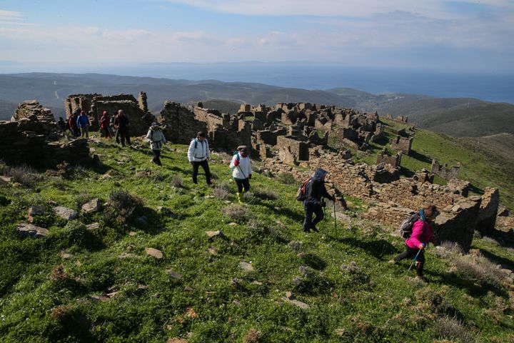 Ege'nin terk edilen köyleri kapılarını turistlere açıyor