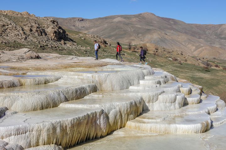 Van'ın Saklı Şelale'si ve Pamukkale benzeri travertenleri