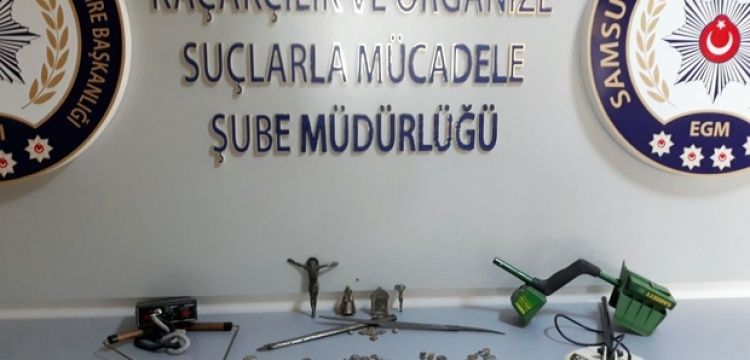 Samsun'da bir evde dedektör ve tarihi eserler yakalandı